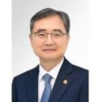 Van İ Cənubi Koreyanın xarici işlər naziri Ço Hyon